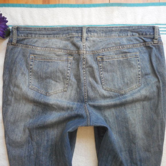 🌸SOLD🌸 TORRID JEANS Distressed Boyfriend Denim Size 20 - Picture 4 of 10
